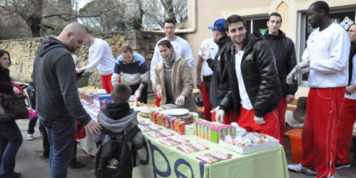 Vente de crêpes avec les joueurs du Sorgues Basket Club